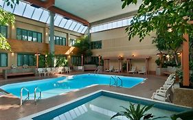 Travelodge By Wyndham Winnipeg East