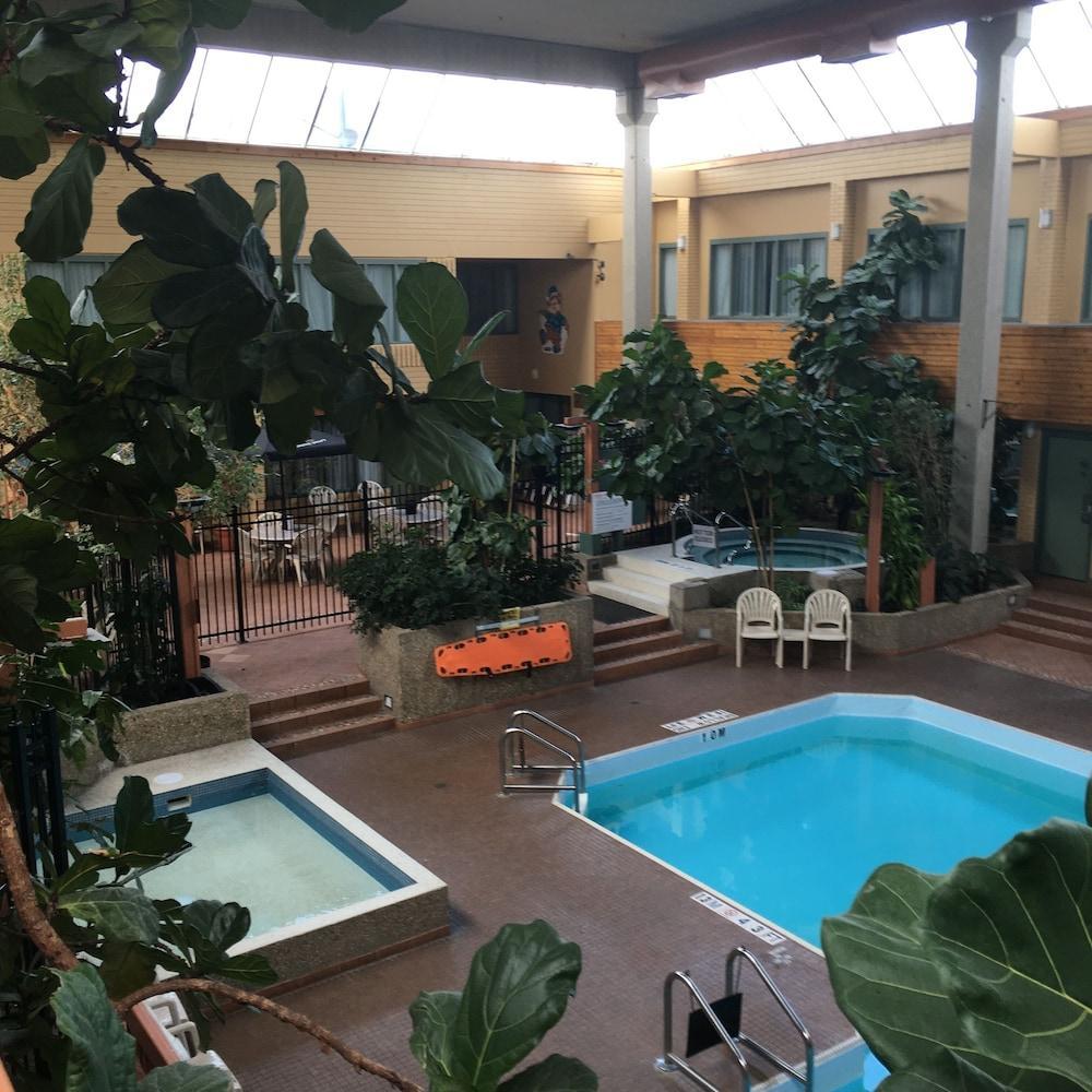 Travelodge By Wyndham Winnipeg East Buitenkant foto