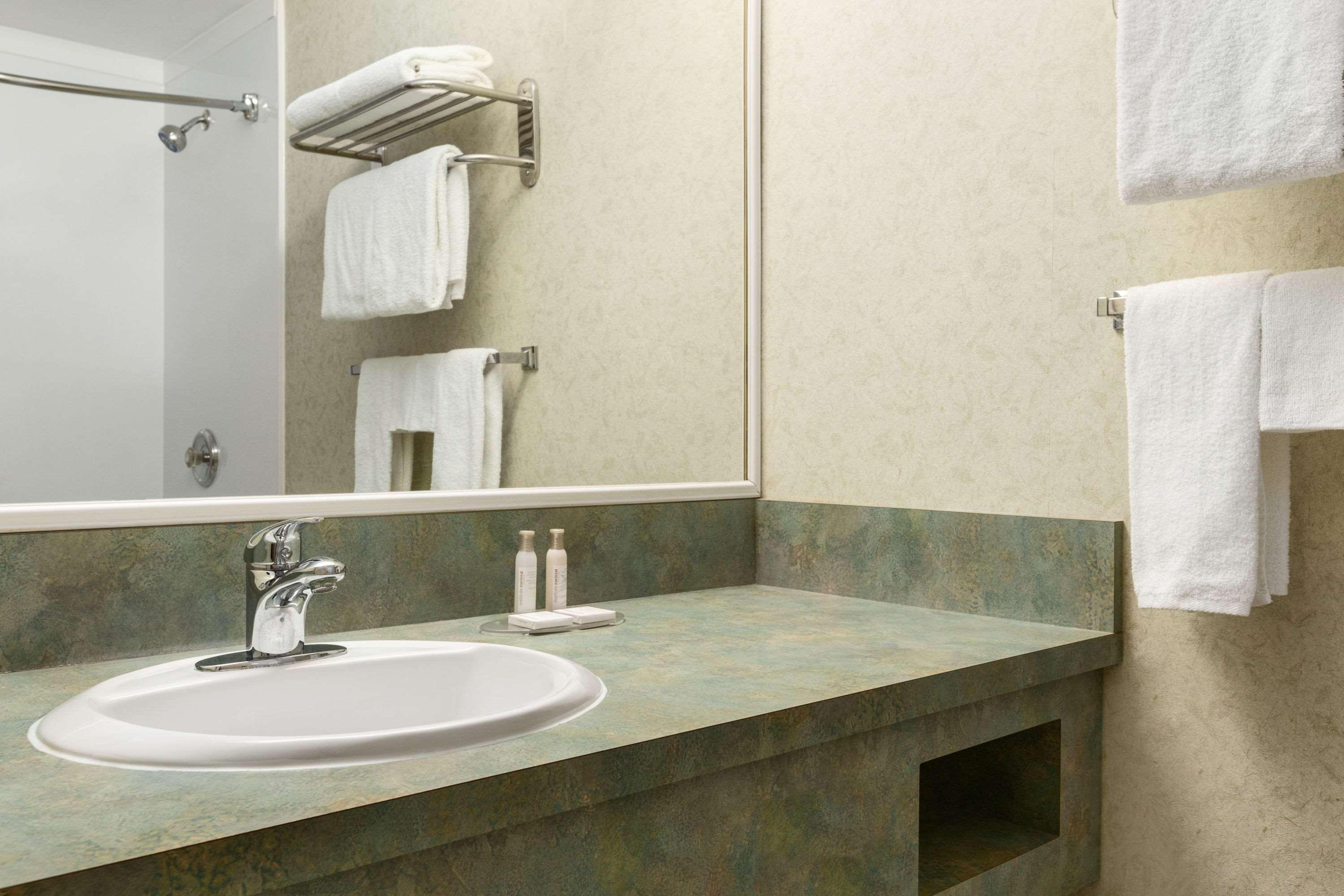 Travelodge By Wyndham Winnipeg East Buitenkant foto