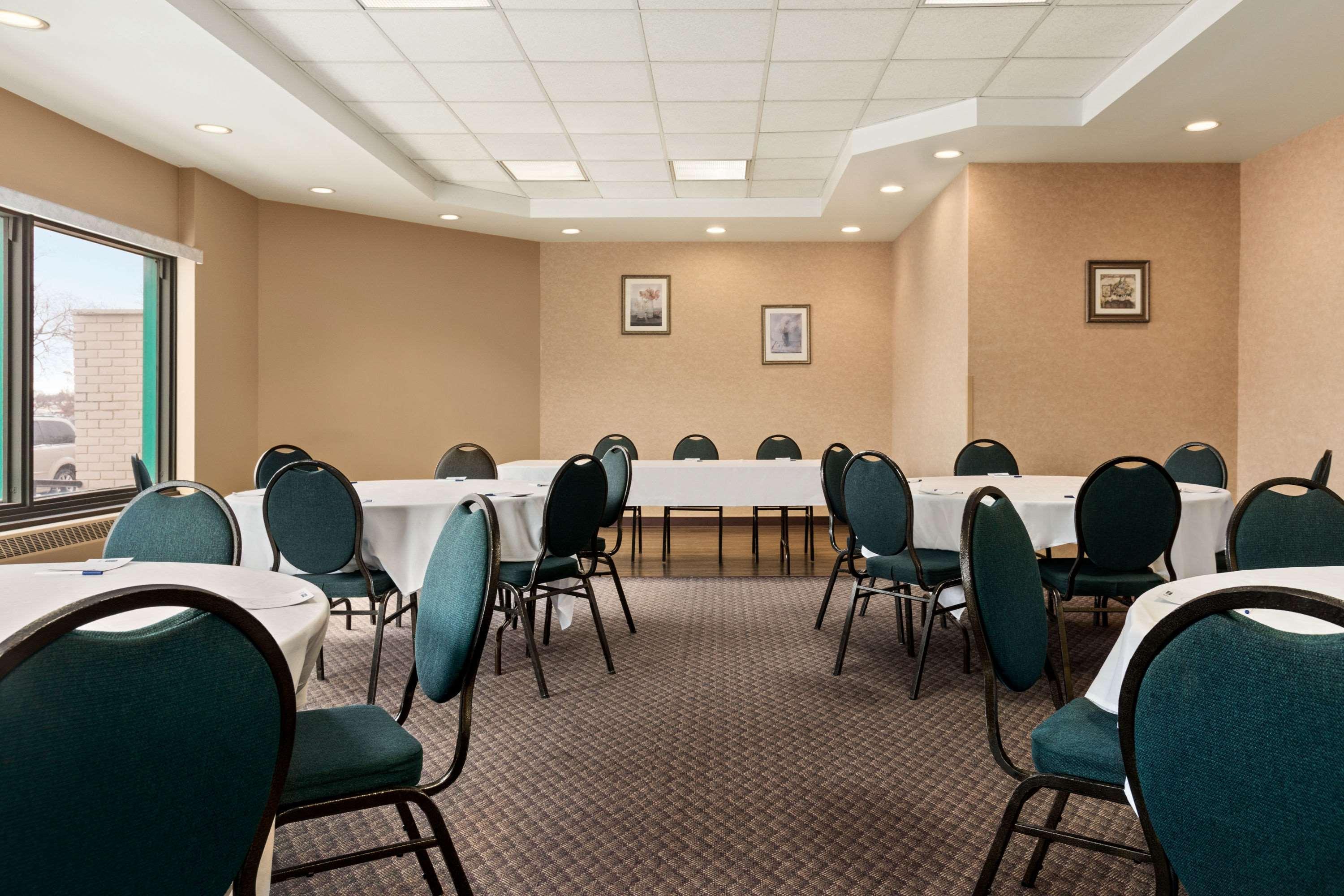 Travelodge By Wyndham Winnipeg East Buitenkant foto