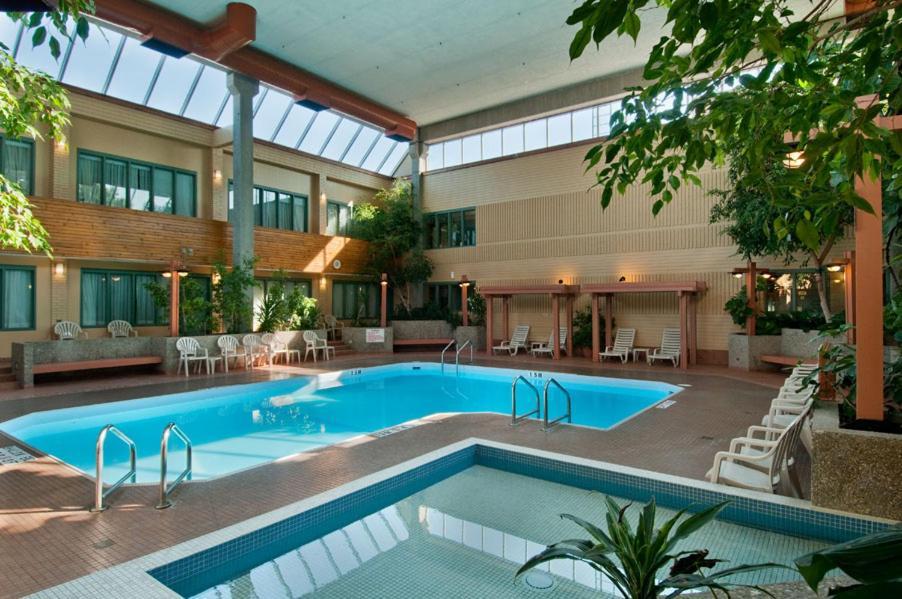Travelodge By Wyndham Winnipeg East Buitenkant foto