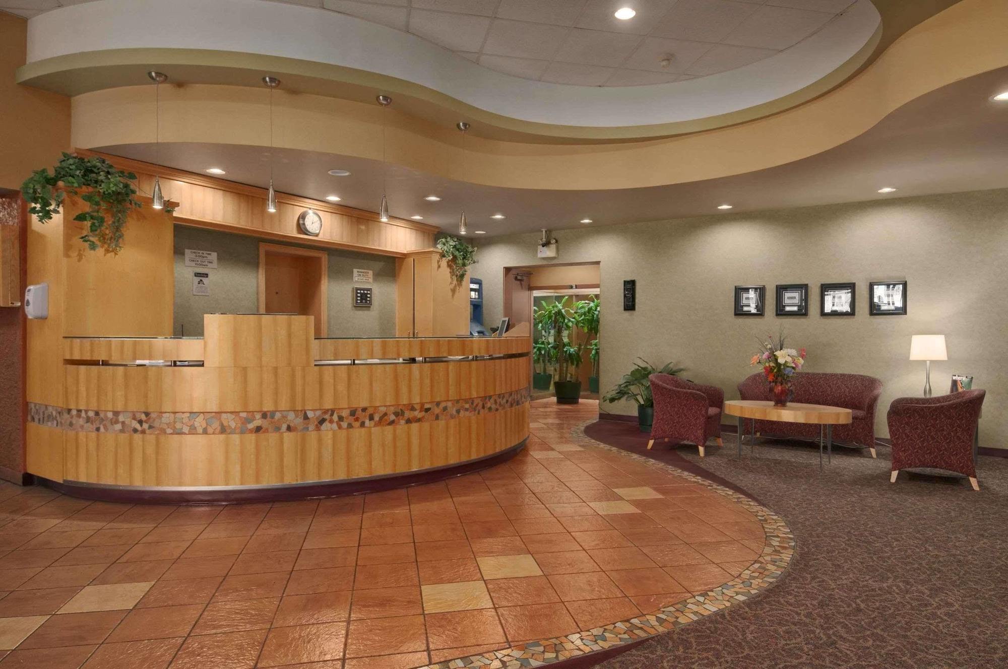 Travelodge By Wyndham Winnipeg East Buitenkant foto