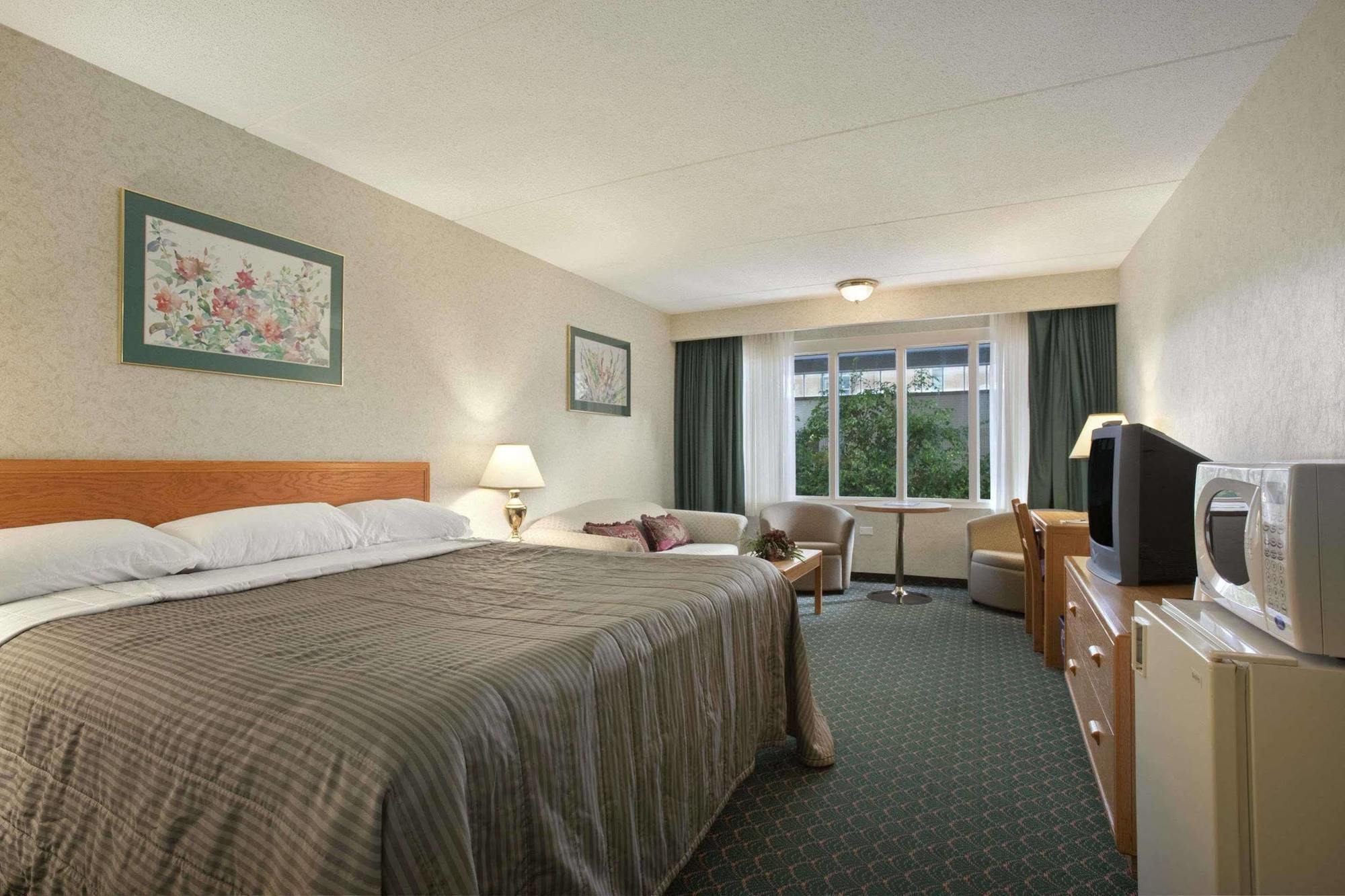 Travelodge By Wyndham Winnipeg East Kamer foto