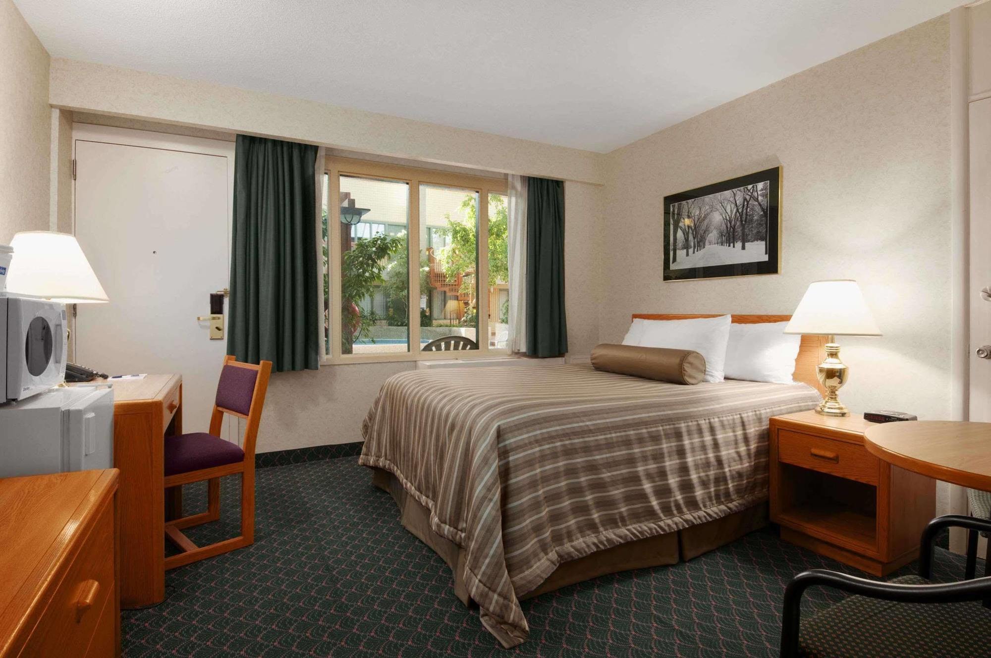 Travelodge By Wyndham Winnipeg East Buitenkant foto