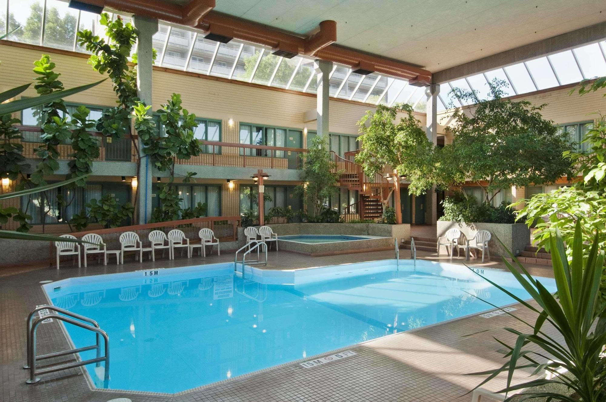 Travelodge By Wyndham Winnipeg East Buitenkant foto