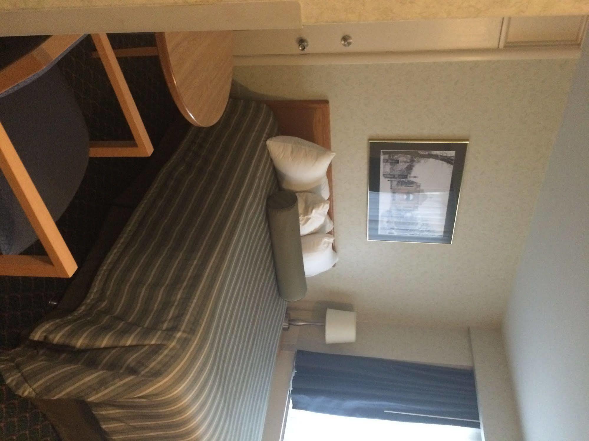 Travelodge By Wyndham Winnipeg East Buitenkant foto