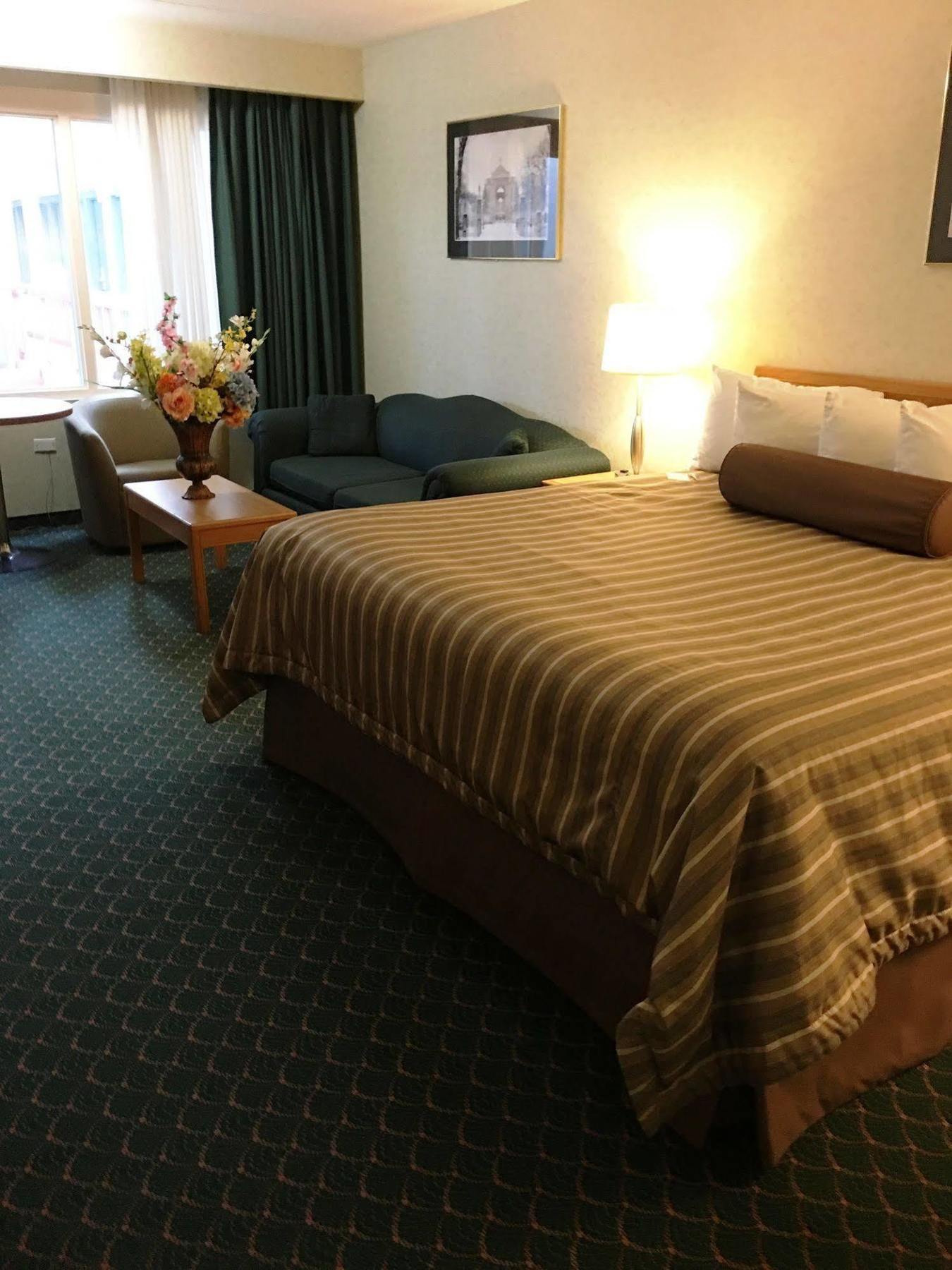 Travelodge By Wyndham Winnipeg East Buitenkant foto