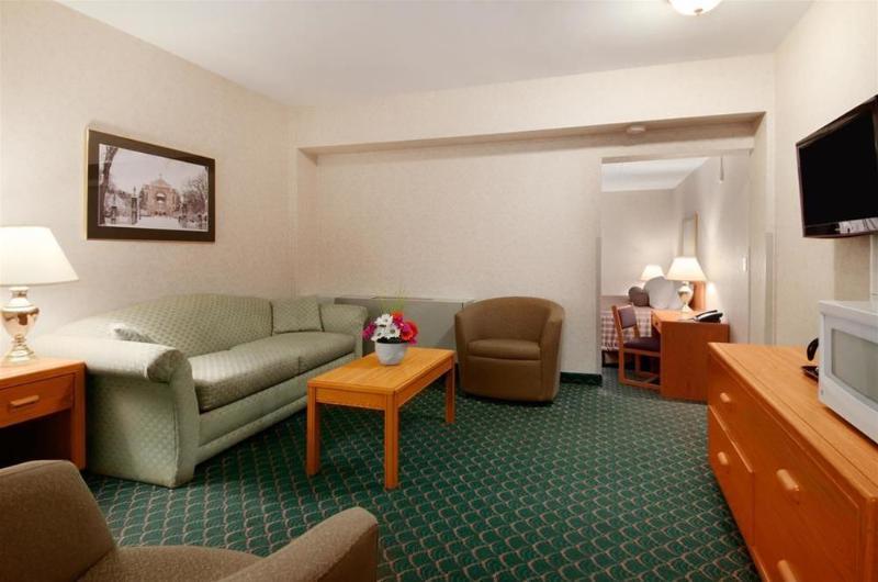 Travelodge By Wyndham Winnipeg East Buitenkant foto